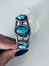 Load image into Gallery viewer, Gorgeous Three Stone Vintage Cuff