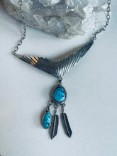 Load image into Gallery viewer, Vintage Bib Necklace