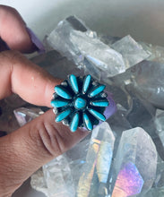 Load image into Gallery viewer, Size 7 Stunning Vintage Sterling Silver and Genuine Turquoise Flower Ring