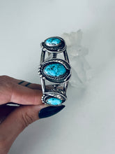 Load image into Gallery viewer, Gorgeous Three Stone Vintage Cuff