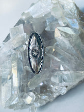 Load image into Gallery viewer, Size 6 Running Bear Shield Ring