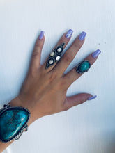 Load image into Gallery viewer, Size 7 Stunning Vintage Sterling Silver and Genuine Turquoise Ring