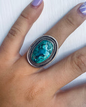 Load image into Gallery viewer, Size 6 Stunning Vintage Sterling Silver and Genuine Turquoise Nugget Ring
