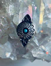 Load image into Gallery viewer, Size 8.5 Stunning Vintage Sterling Silver and Genuine Turquoise Ring
