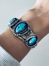 Load image into Gallery viewer, Gorgeous Three Stone Vintage Cuff