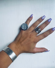 Load image into Gallery viewer, Size 6 Stunning Sterling Silver and Druzy Circle Ring