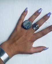 Load image into Gallery viewer, Size 7 Stunning Sterling Silver and Druzy Circle Ring
