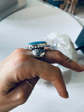 Load image into Gallery viewer, Size 7 Gorgeous Paul Livingston Ring