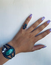 Load image into Gallery viewer, Size 6 Stunning Vintage Sterling Silver and Genuine Turquoise Ring