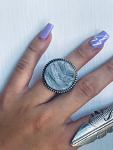 Load image into Gallery viewer, Size 7 Stunning Sterling Silver and Druzy Circle Ring
