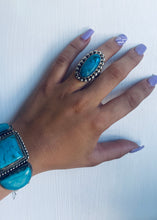 Load image into Gallery viewer, Size 7 Stunning Vintage Sterling Silver and Genuine Turquoise Ring