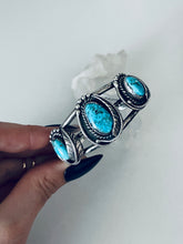 Load image into Gallery viewer, Gorgeous Three Stone Vintage Cuff