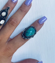 Load image into Gallery viewer, Size 7 Stunning Vintage Sterling Silver and Genuine Turquoise Ring