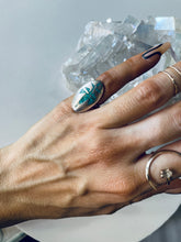 Load image into Gallery viewer, Vintage Size 4.25 Sterling and Turquoise Inlay
